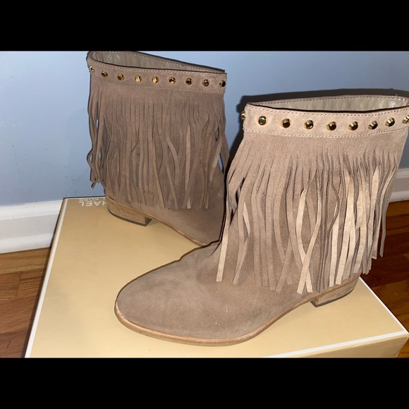 Suede Fringe booties with Gold hardware - Picture 2 of 11